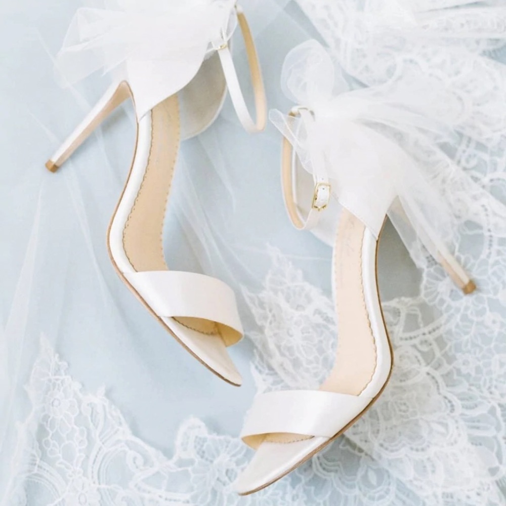 Bella Belle ELISE
Ivory Wedding Shoes With Bow Tulle                Size 7 (USA) - Picture 3 of 7